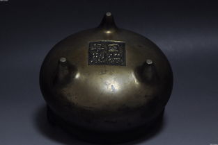節(jié)日里的拍賣廣場 那些被時(shí)光雕刻的小物件